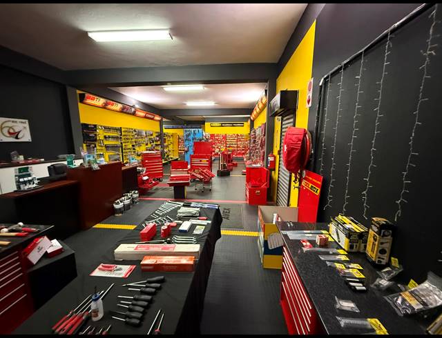 590M² WAREHOUSE TO LET IN SPARTAN